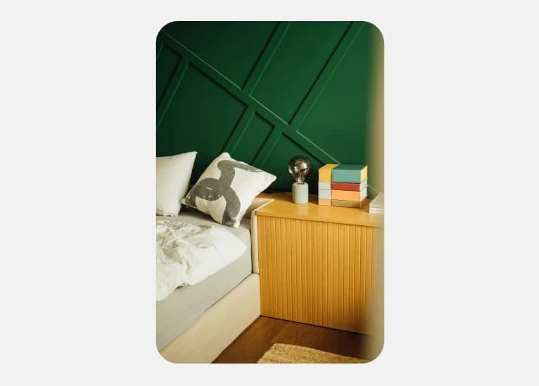 A mockup of a Pinterest image ad.